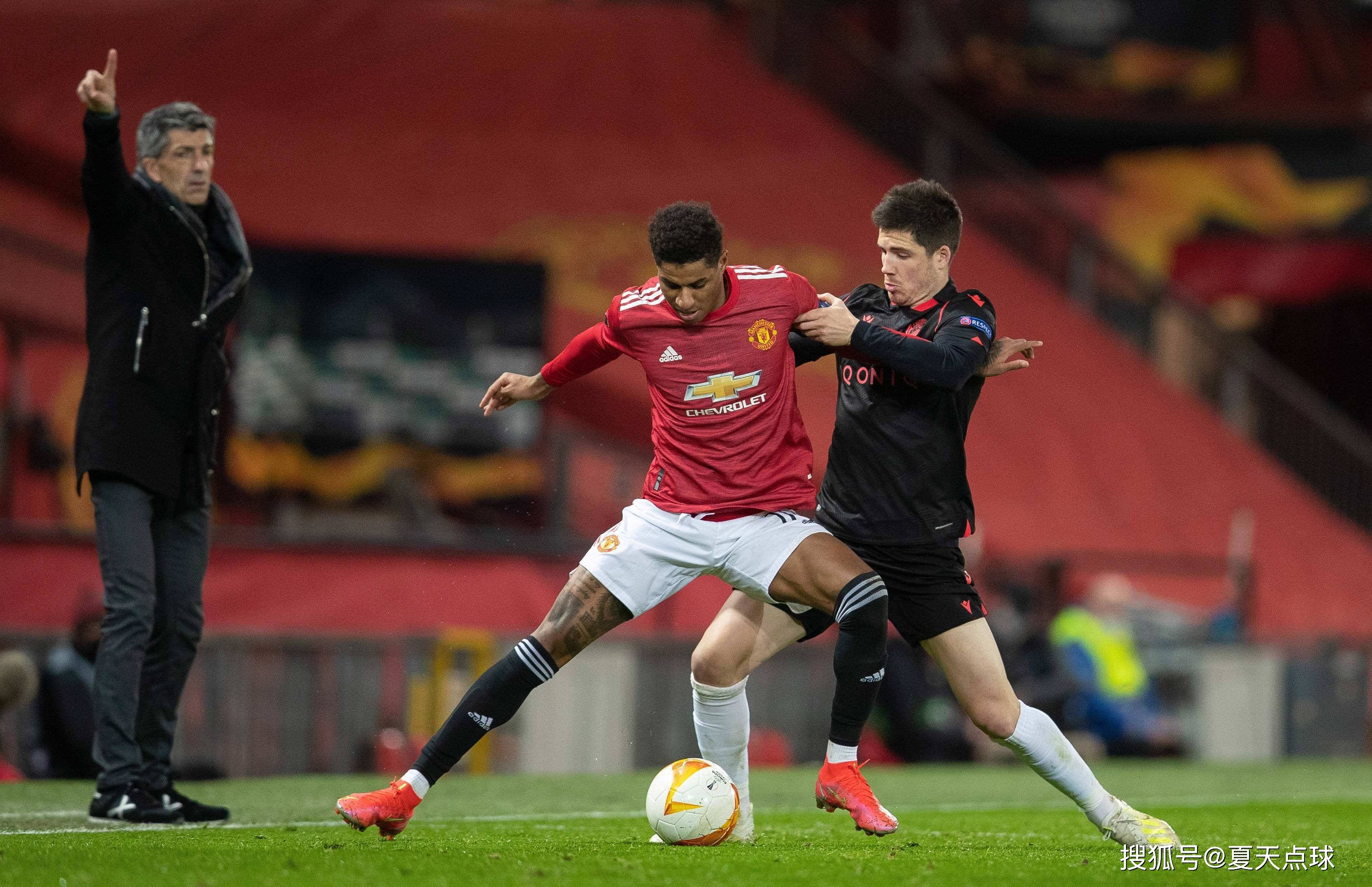 关于曼联与对手展开激烈碰撞，取得惊险胜利！的信息