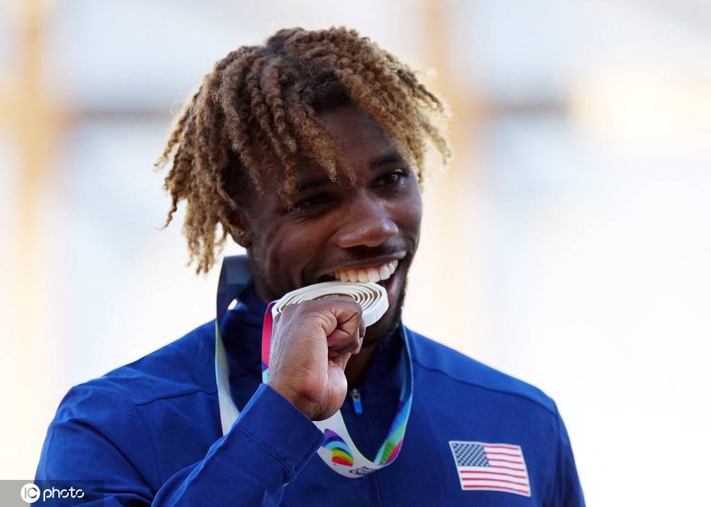 实力强队轻松赢得胜利，向领奖台迈进的简单介绍