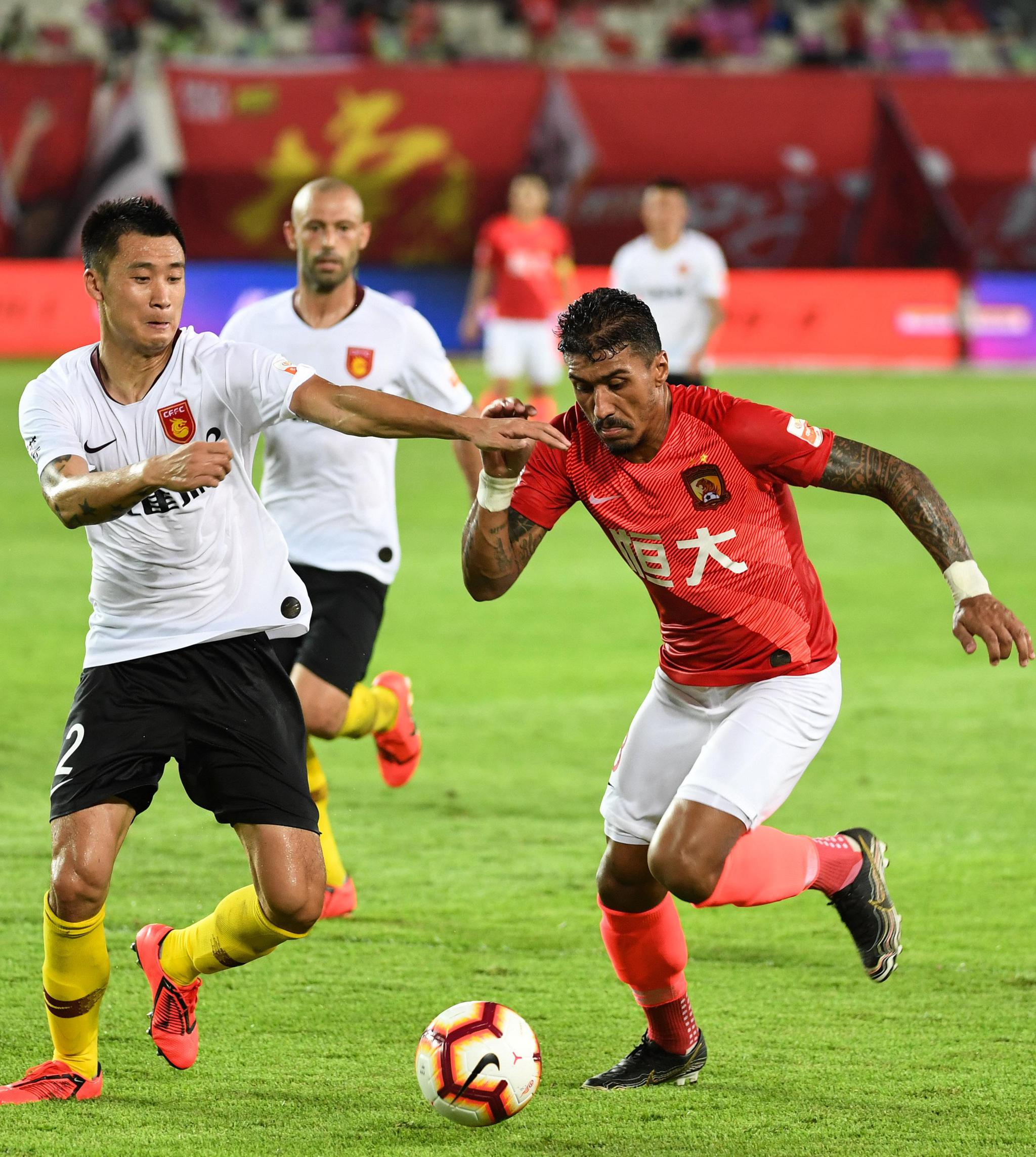 广州恒大迎来惊险一役，逆转胜利震撼全场