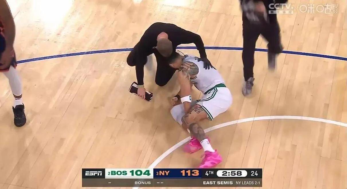 塔图姆险胜西蒙斯，独行侠关键表现点燃全场！